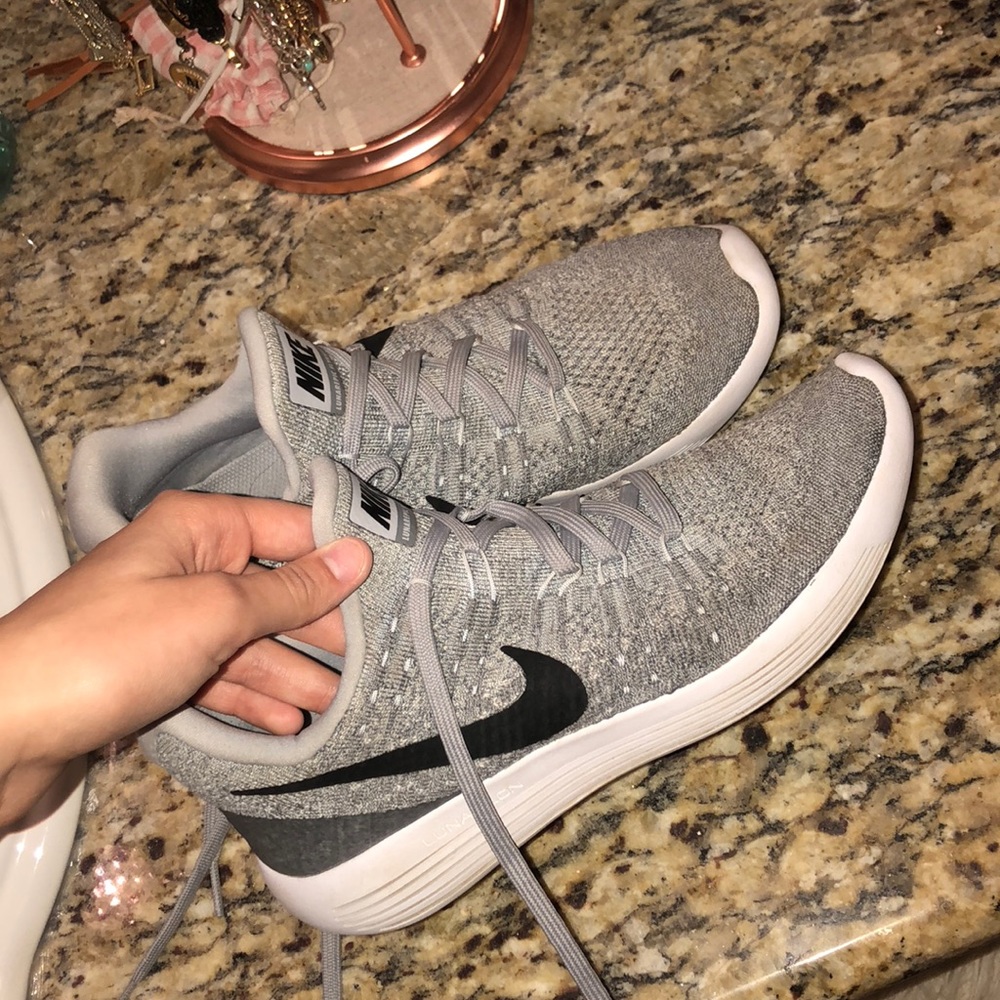 WORN ONCE WOMEN NIKE LUNAREPIC SIZE 10